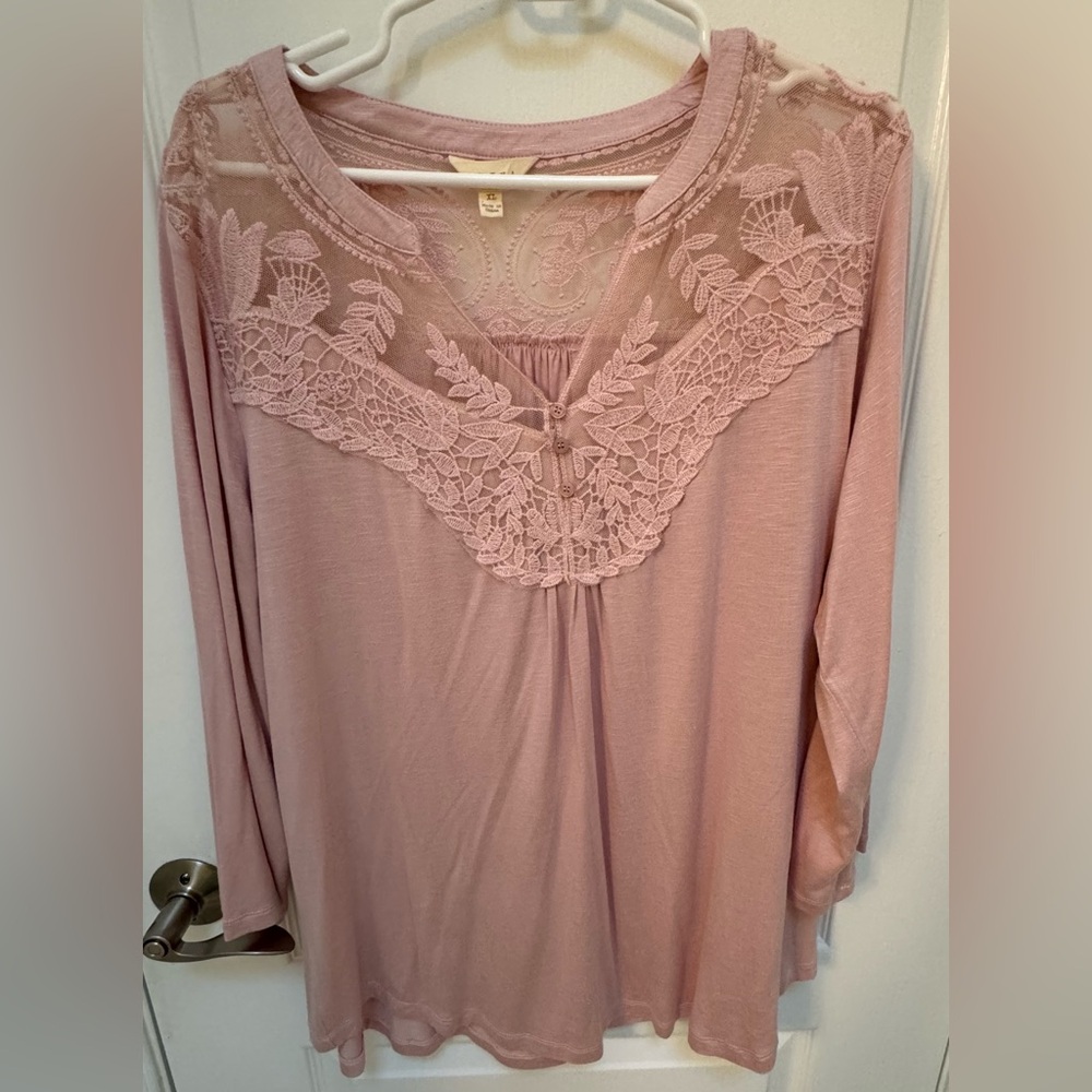 Adiva Women’s Dusty Rose with lace accents top, Size XL